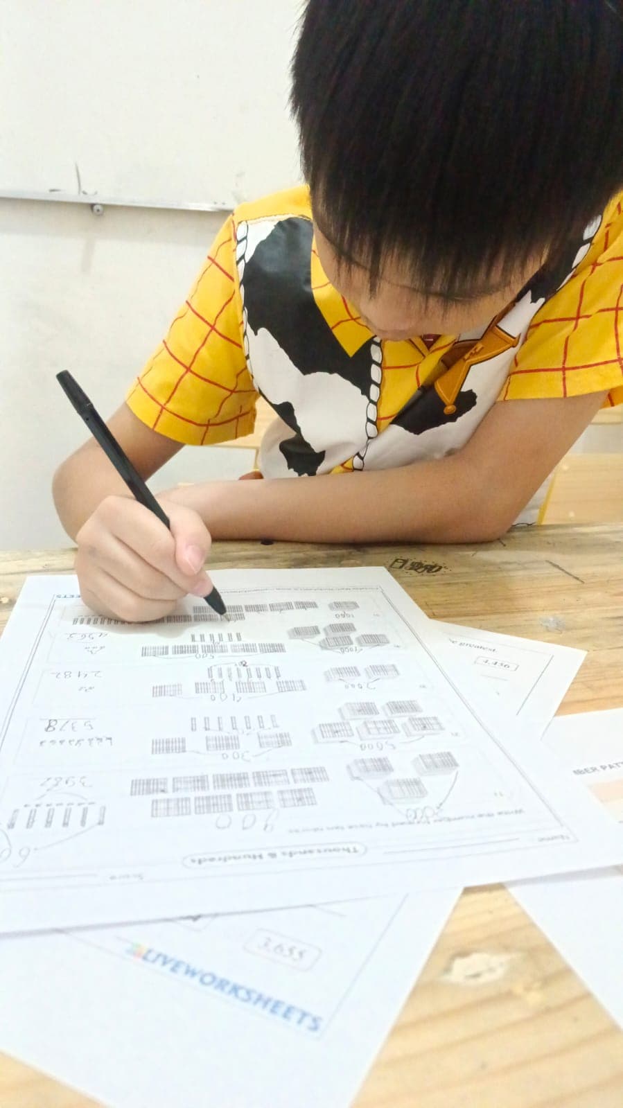 Siswa belajar bersama